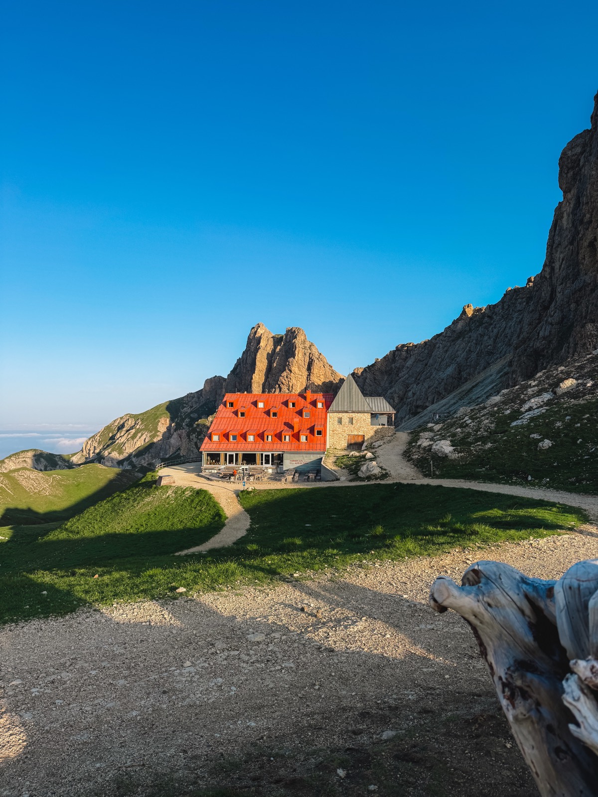 Rifugio Alpe di Tires exterior