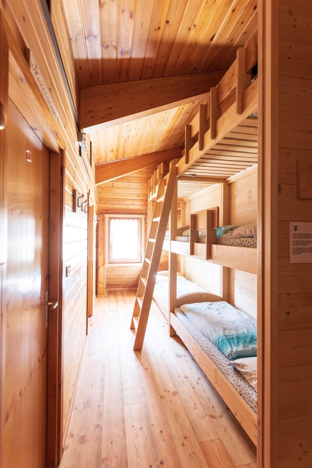 Rifugio Antermoia room